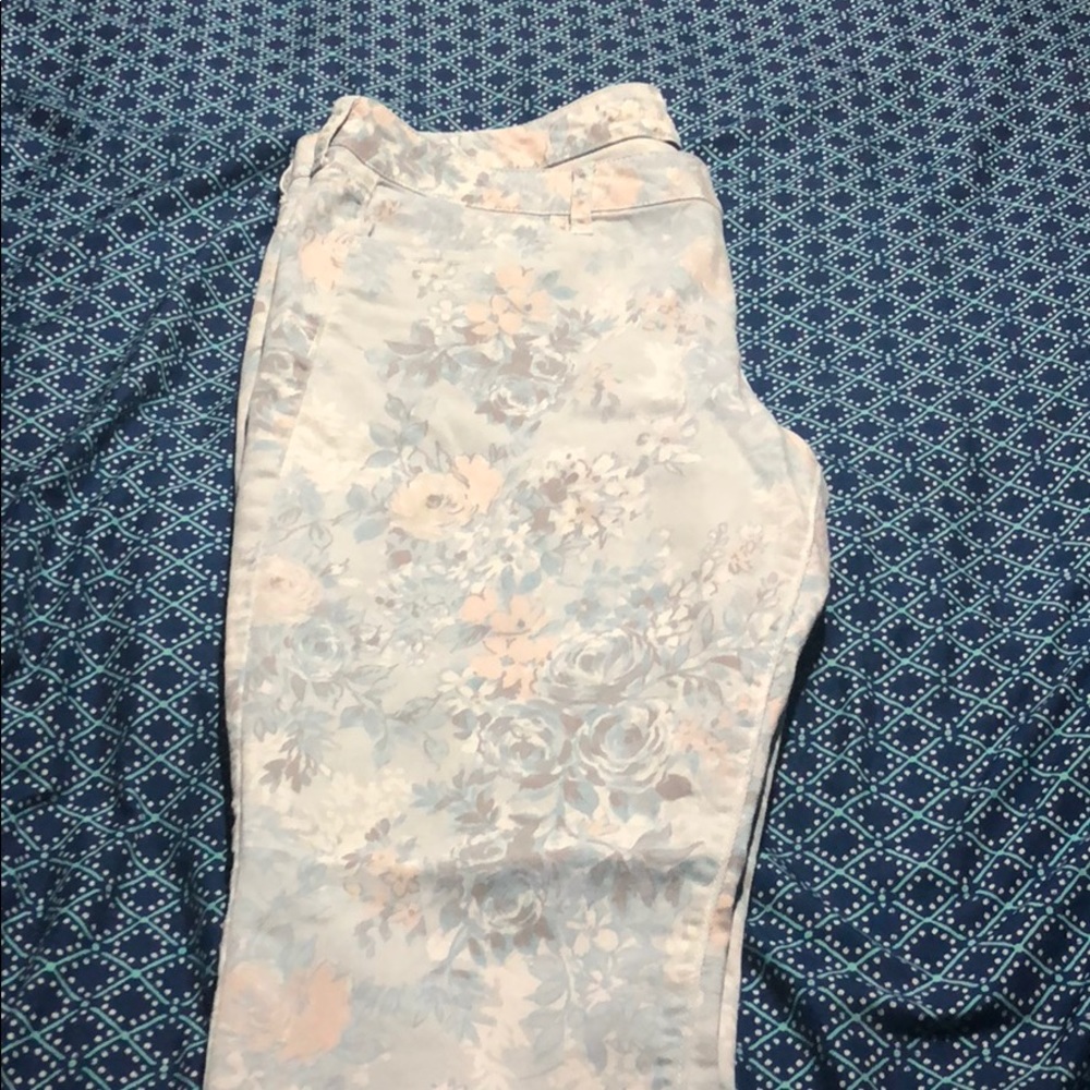 AMERICAN EAGLE FLORAL JEANS